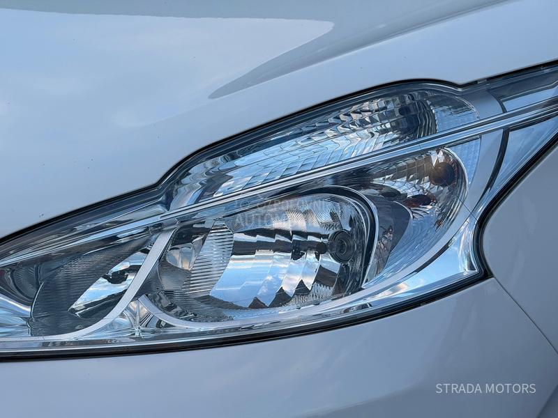Peugeot 208 1.5 BLUE NAVY OP IS