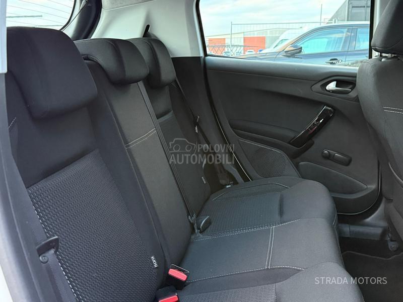 Peugeot 208 1.5 BLUE NAVY OP IS