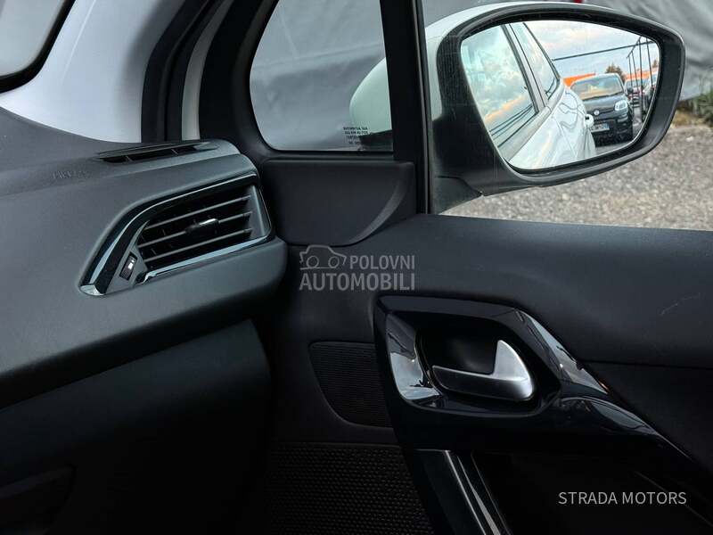 Peugeot 208 1.5 BLUE NAVY OP IS