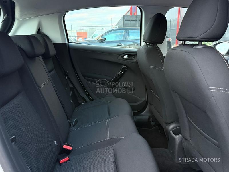 Peugeot 208 1.5 BLUE NAVY OP IS
