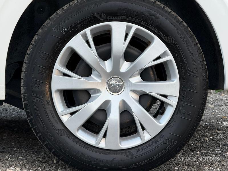 Peugeot 208 1.5 BLUE NAVY OP IS