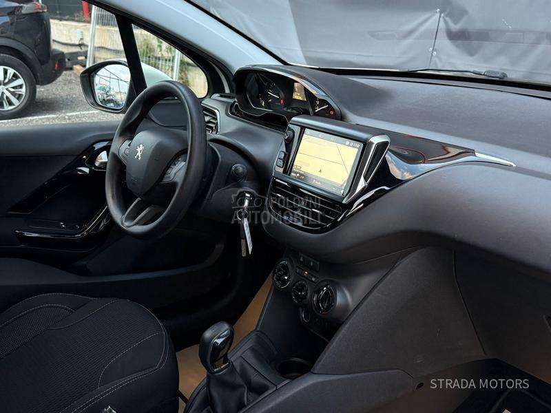 Peugeot 208 1.5 BLUE NAVY OP IS