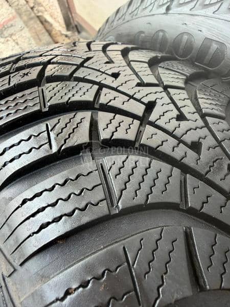 Goodyear 195/65 R15 Zimska