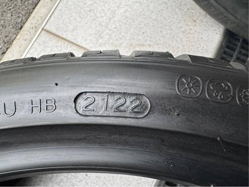 Hankook 235/35 R19 Zimska