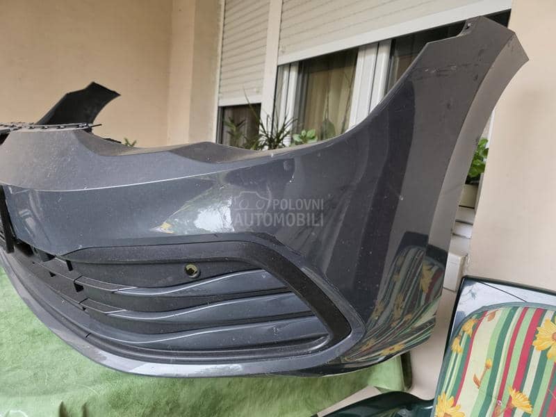 Kompletan originalan branik za