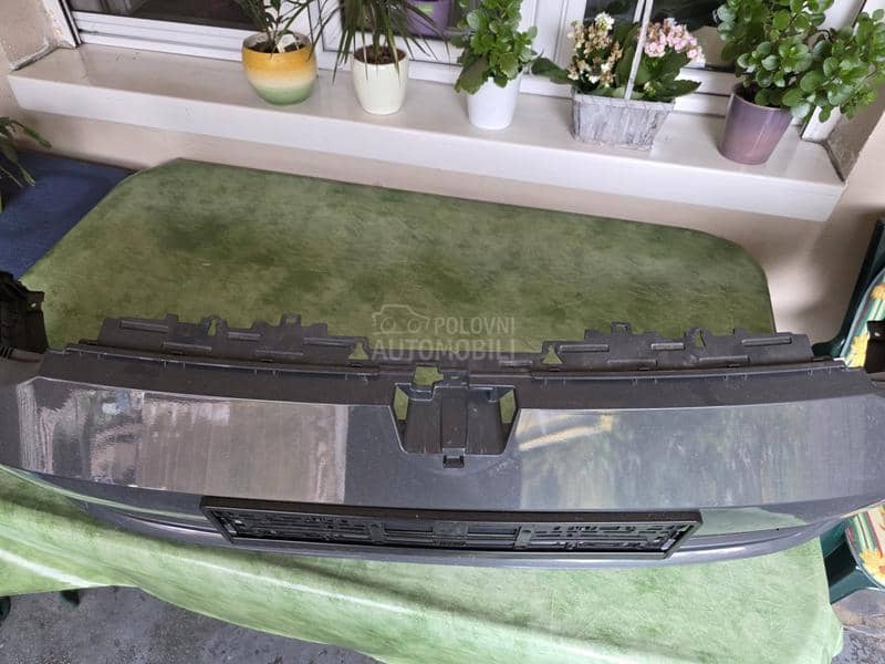 Kompletan originalan branik za