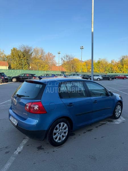 Volkswagen Golf 5 1.6FSI regg dug0