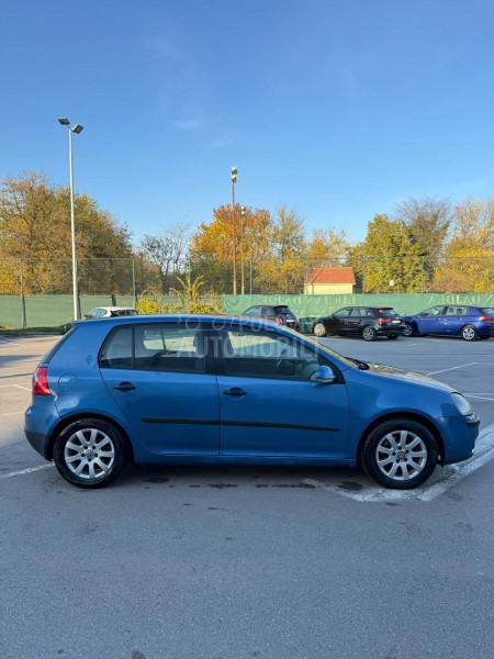 Volkswagen Golf 5 1.6FSI regg dug0