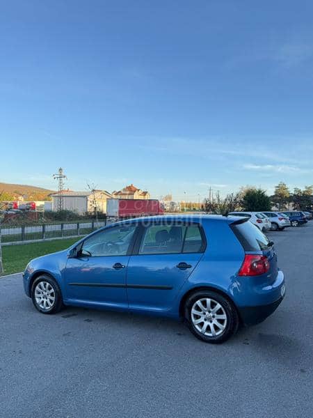 Volkswagen Golf 5 1.6FSI regg dug0