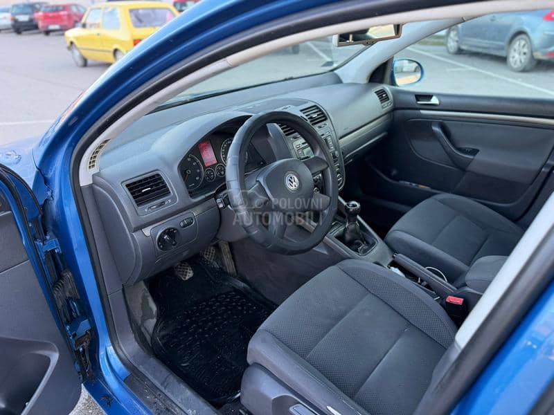 Volkswagen Golf 5 1.6FSI regg dug0