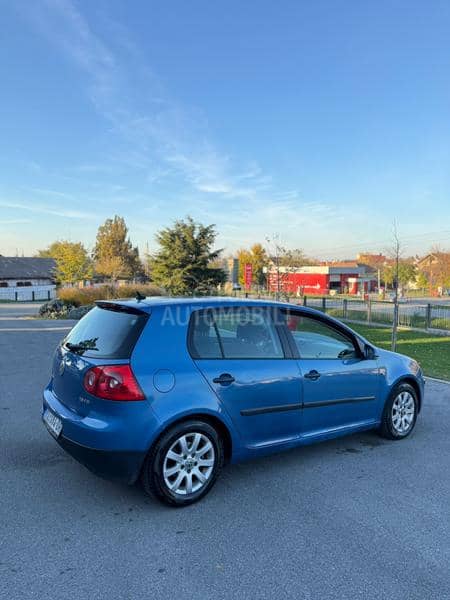 Volkswagen Golf 5 1.6FSI regg dug0