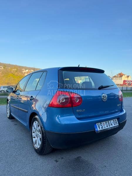 Volkswagen Golf 5 1.6FSI regg dug0