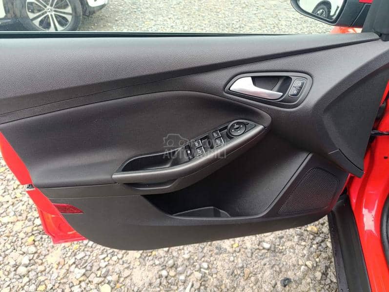 Ford Focus 1.6tdci N1 4 sedista