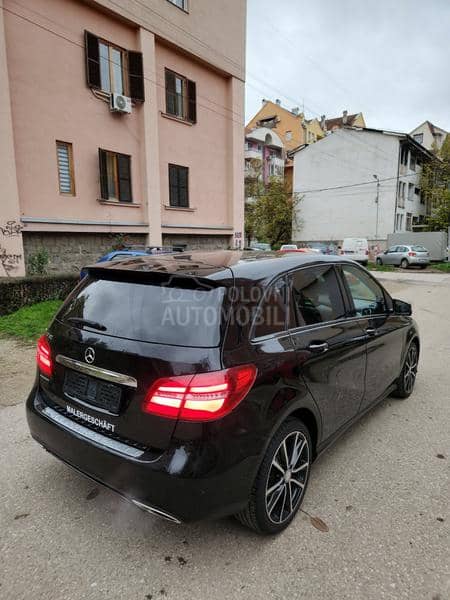 Mercedes Benz B 180 