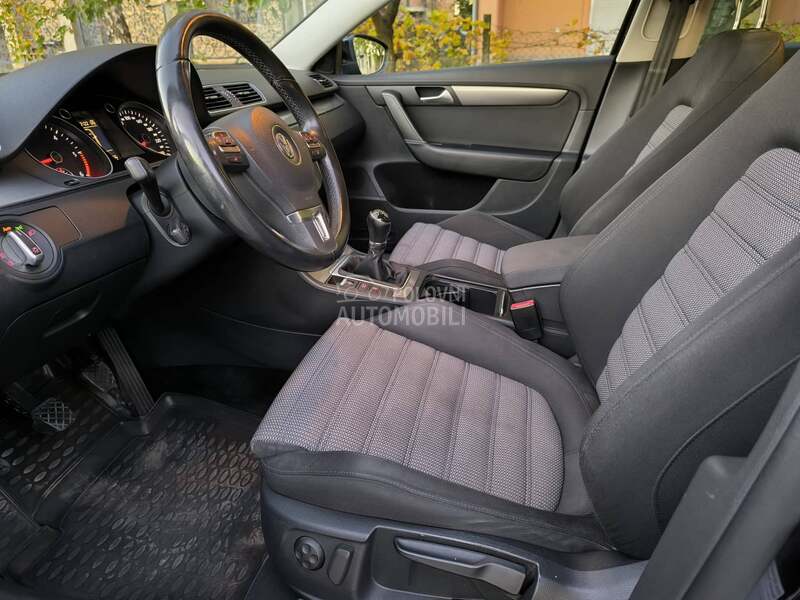 Volkswagen Passat B7 2.0TDI R-LINE LEDNAV