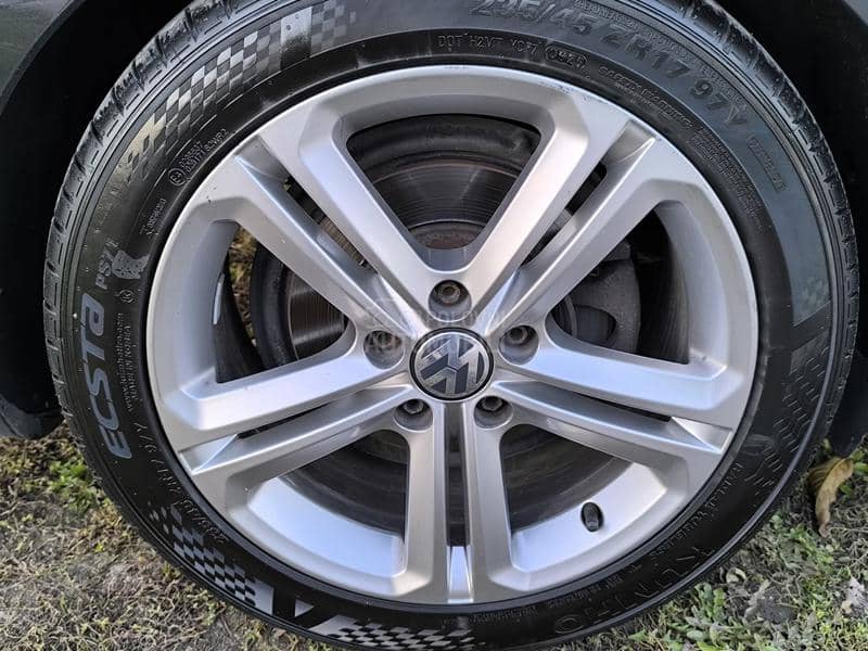 Volkswagen Passat B7 2.0TDI R-LINE LEDNAV