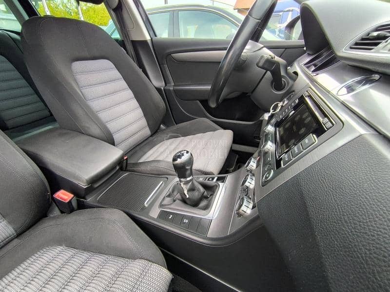 Volkswagen Passat B7 2.0TDI R-LINE LEDNAV