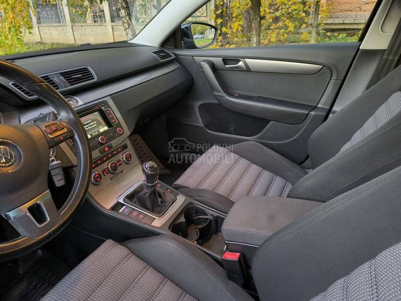 Volkswagen Passat B7 2.0TDI R-LINE LEDNAV