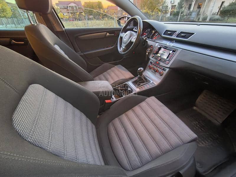 Volkswagen Passat B7 2.0TDI R-LINE LEDNAV