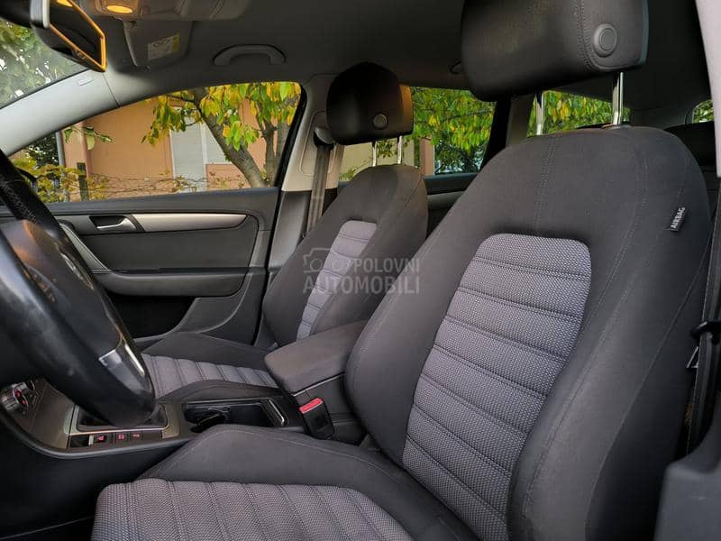 Volkswagen Passat B7 2.0TDI R-LINE LEDNAV