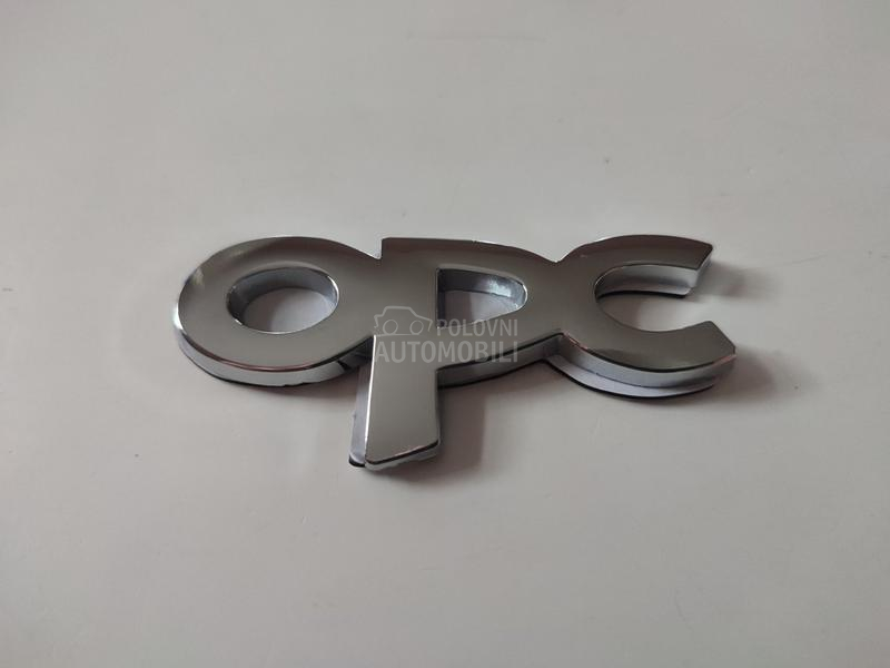 Natpis OPC na gepek vratima