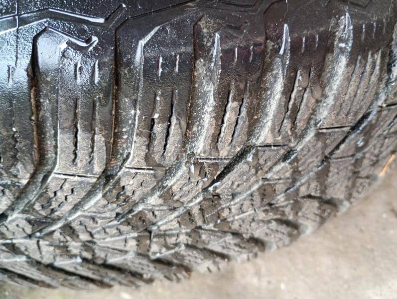 Continental 195/65 R15 Zimska