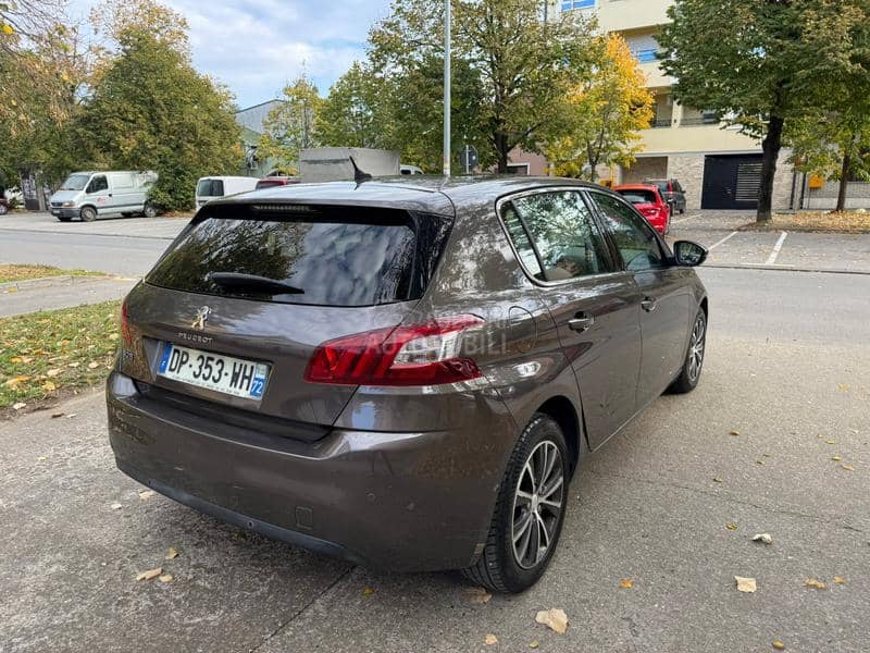 Peugeot 308 1.2b NOV