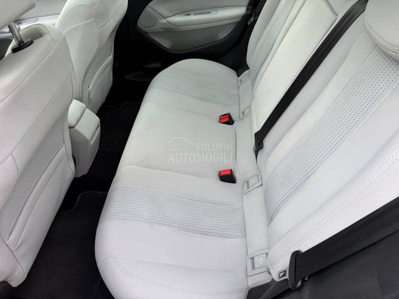 Peugeot 308 1.2b NOV