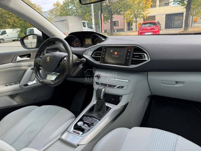 Peugeot 308 1.2b NOV