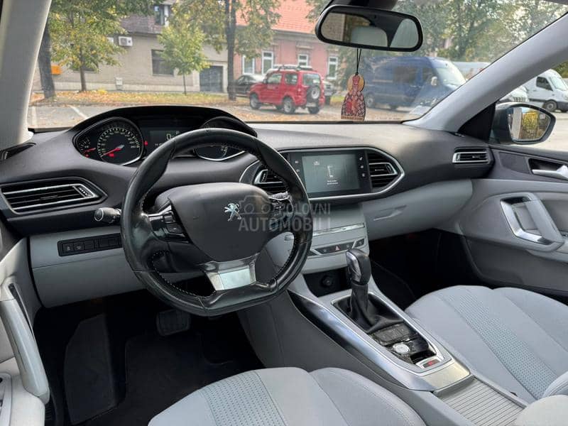 Peugeot 308 1.2b NOV