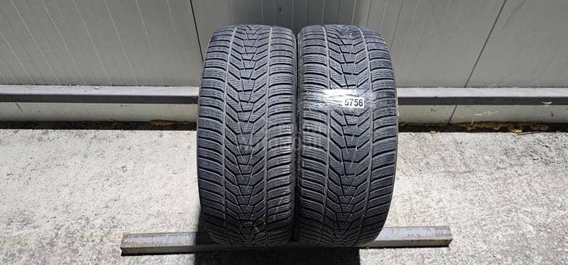 Hankook 235/45 R18 Zimska