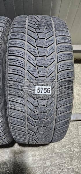 Hankook 235/45 R18 Zimska