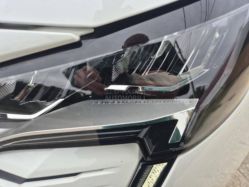 Peugeot 3008 1.5 HDI    ALLUR.E