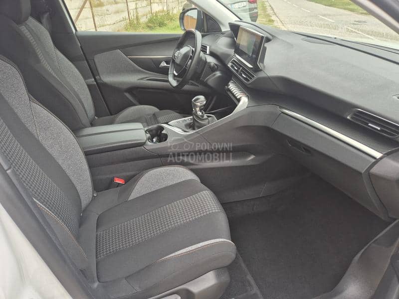 Peugeot 3008 1.5 HDI    ALLUR.E