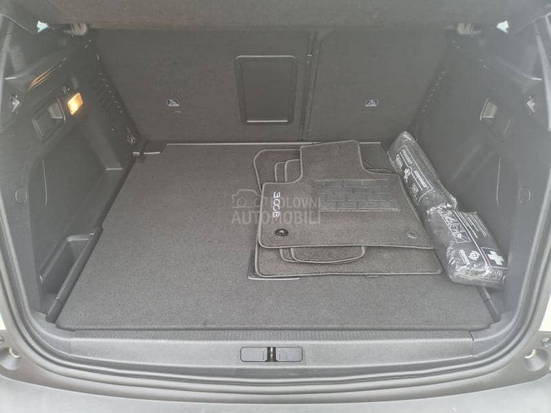 Peugeot 3008 1.5 HDI    ALLUR.E