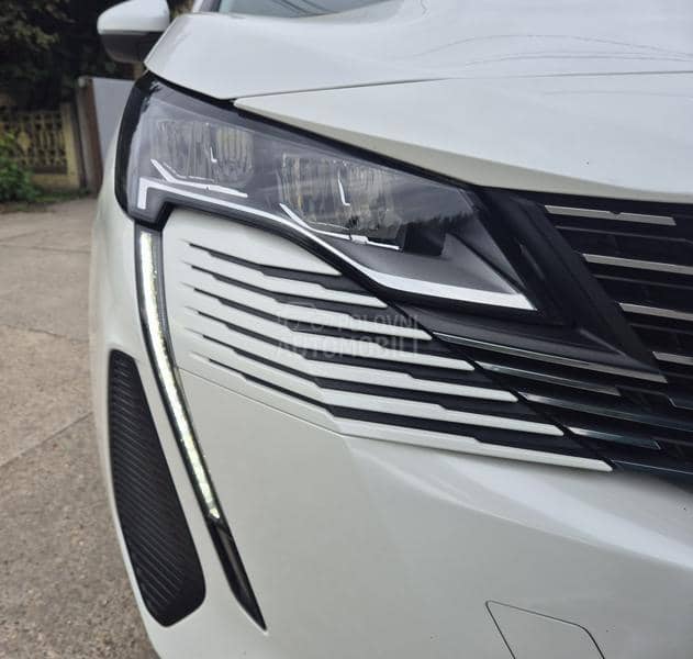 Peugeot 3008 1.5 HDI    ALLUR.E