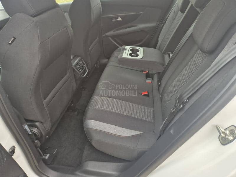Peugeot 3008 1.5 HDI    ALLUR.E