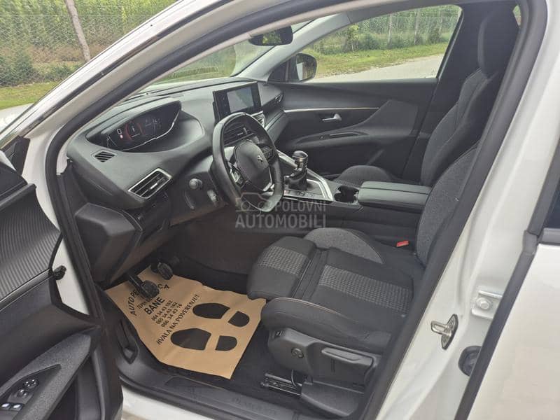 Peugeot 3008 1.5 HDI    ALLUR.E