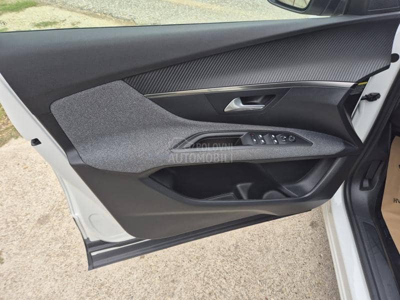 Peugeot 3008 1.5 HDI    ALLUR.E