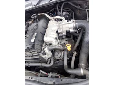 Motor 2,5. R5 i delovi motora za Volkswagen Touareg za 2006. god.
