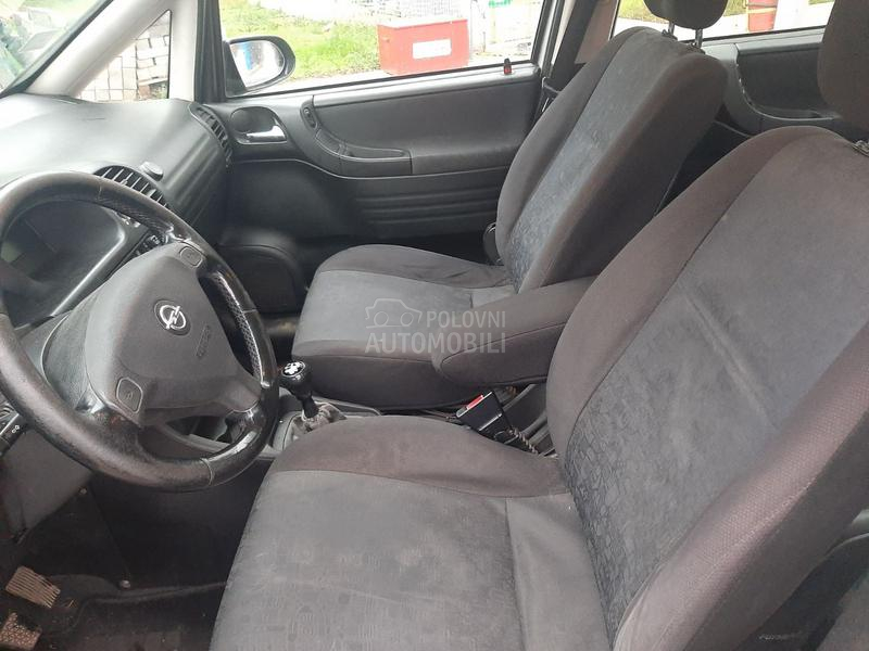 Opel Zafira 7 s e d. DTi 10.2026