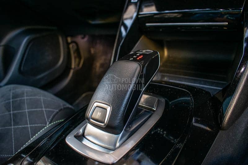 Peugeot 2008 GT LINE PANO