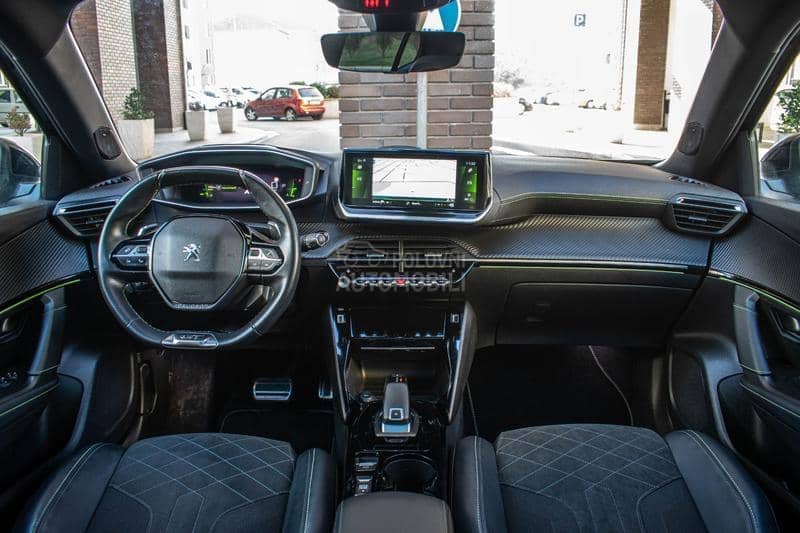 Peugeot 2008 GT LINE PANO