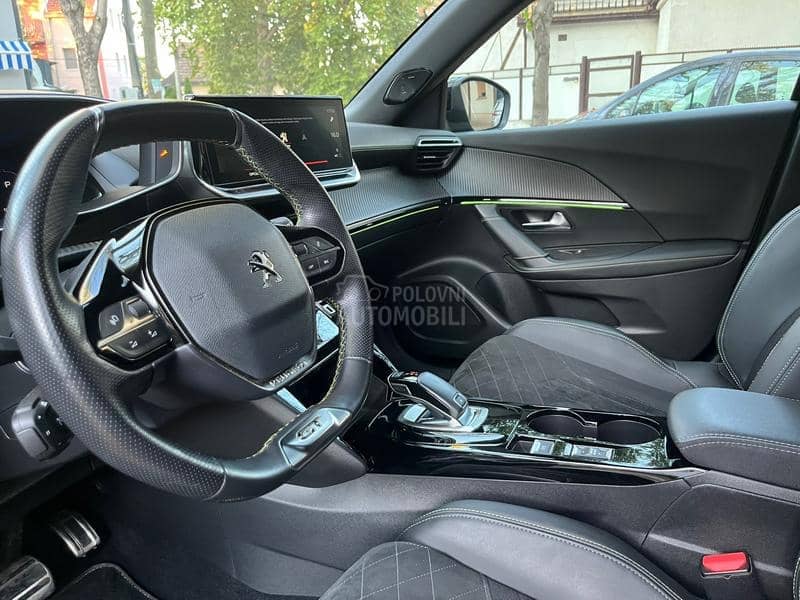 Peugeot 2008 GT LINE PANO