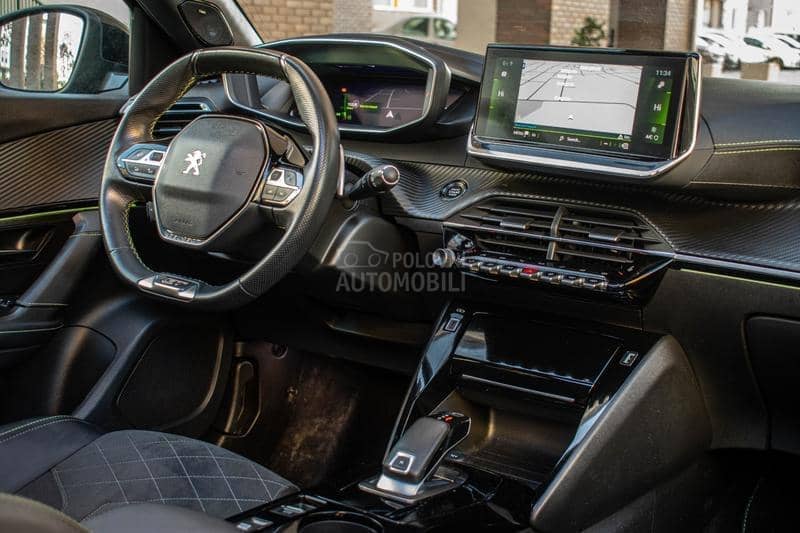 Peugeot 2008 GT LINE PANO