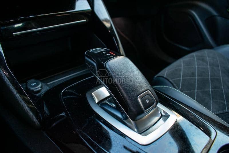 Peugeot 2008 GT LINE PANO