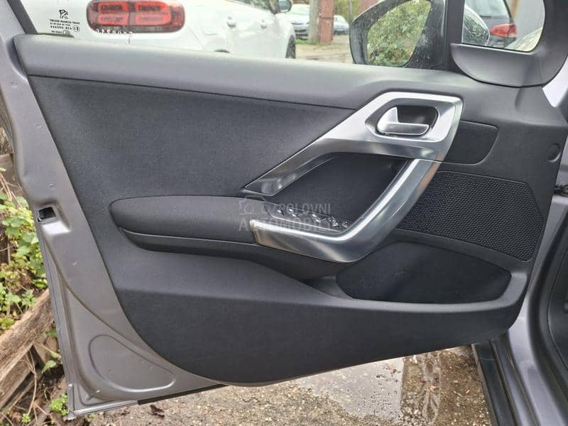 Peugeot 2008 1.2B,PAN/NAV/Servis