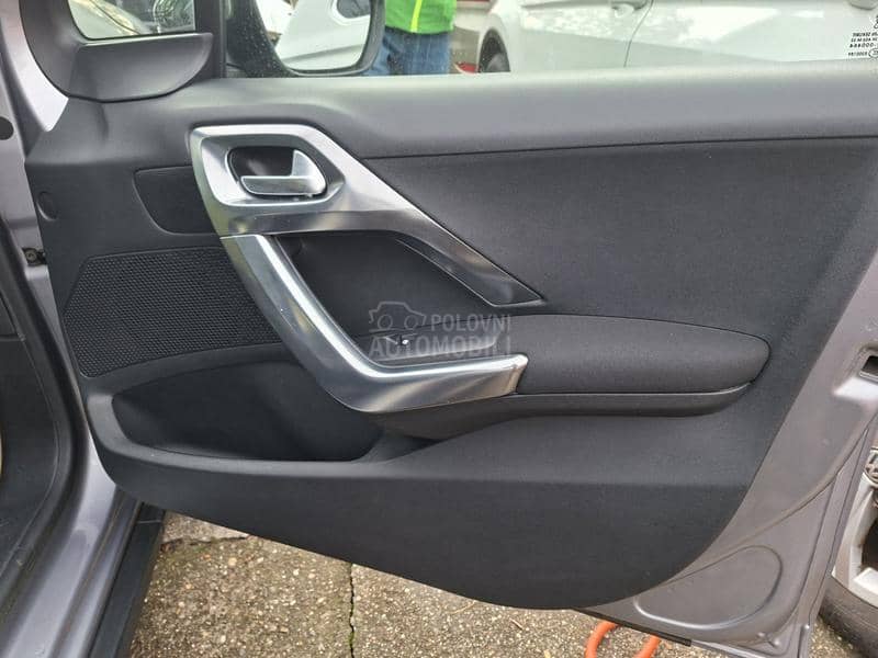 Peugeot 2008 1.2B,PAN/NAV/Servis