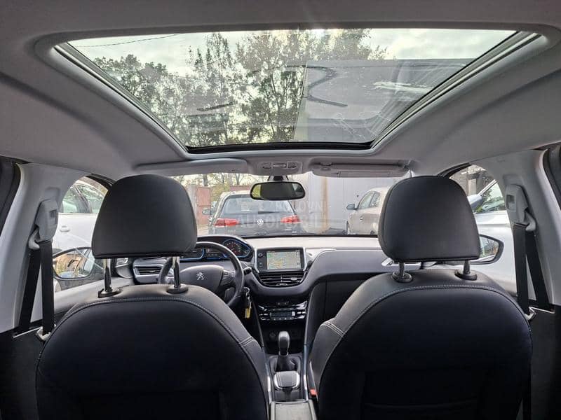 Peugeot 2008 1.2B,PAN/NAV/Servis
