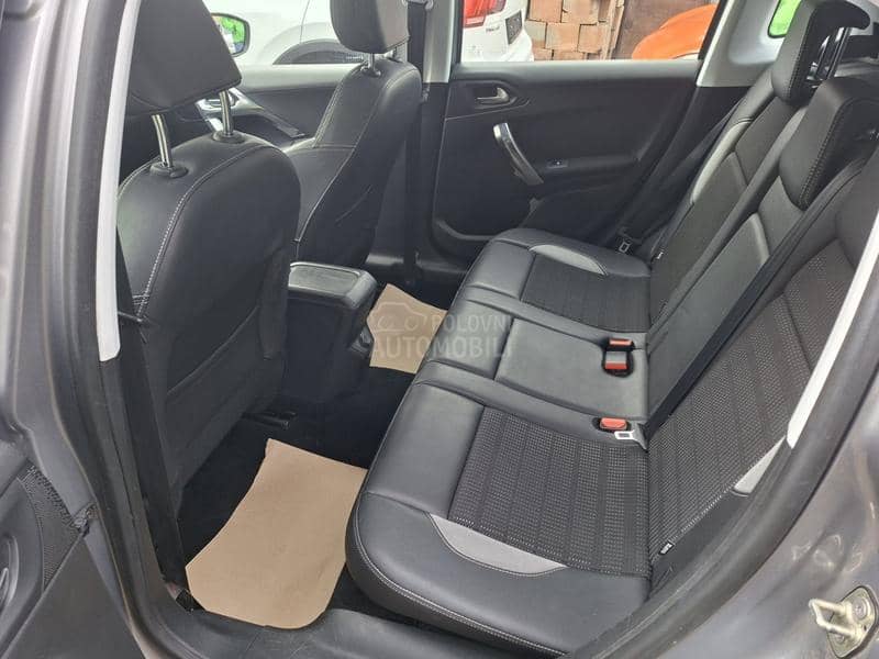 Peugeot 2008 1.2B,PAN/NAV/Servis